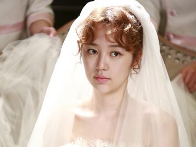 Apa yang Dilakukan Yoon Eun Hye Agar Dapat Segera Menikah?